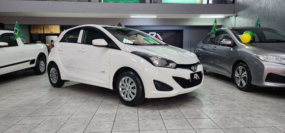 HYUNDAI HB20 1.0 COMFORT PLUS 12V FLEX 4P MANUAL HYUNDAI HB20 1.0 COMFORT PLUS 12V FLEX 4P MANUAL